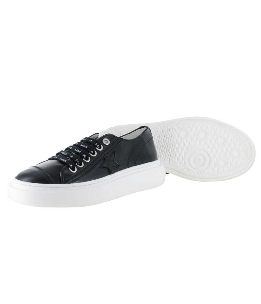 Sneakers black leather| Manuela de Juan