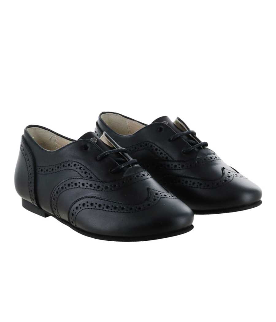 Zapato con cordones en piel negro| Manuela de Juan Zapato con cordones en piel negro| Manuela de Juan