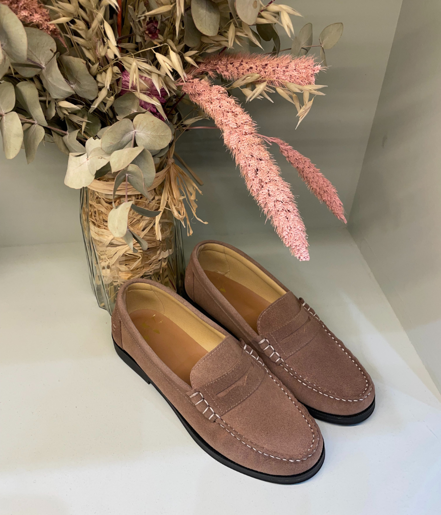 Mocasín William – Elegancia Atemporal en Nobuk Topo