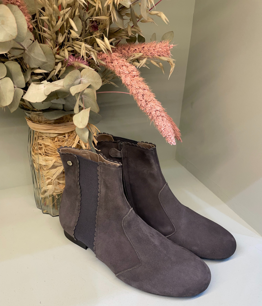 Botines Kenza en ante gris | Manuela de Juan